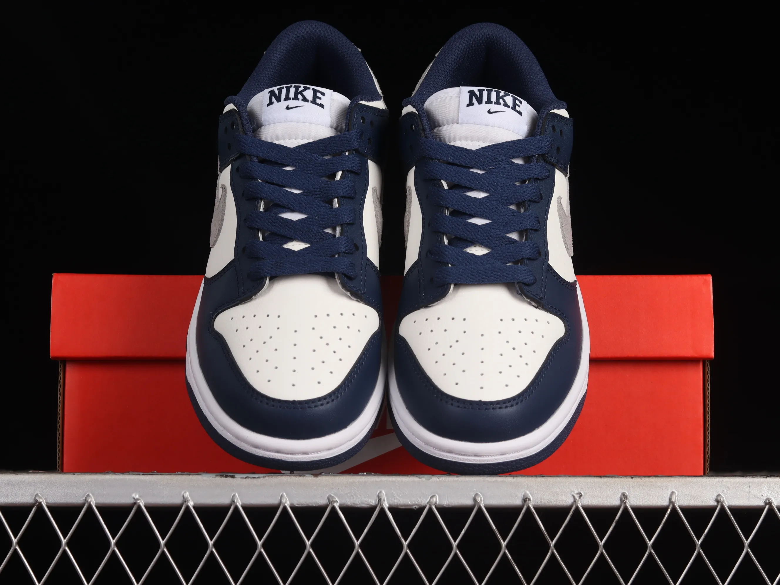 All categories Nk SB Dunk series Nk SB Dunk Low low-top sneakers Nk Dunk Low "Midnight Navy" blue and white SB low-top sports and leisure sneakers FD9749-400